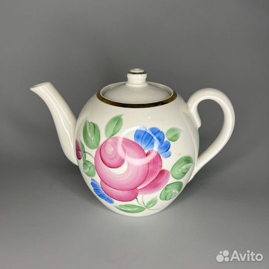 Фарфоровый чайник