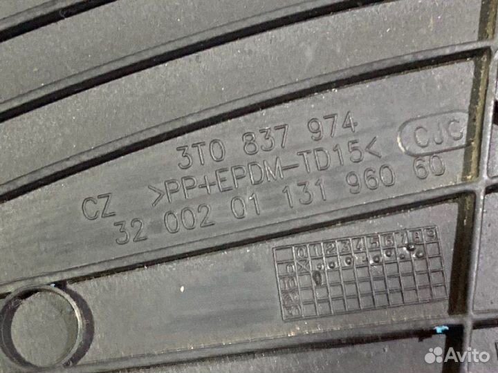 Крышка зеркала (уголок) внутренняя передняя правая