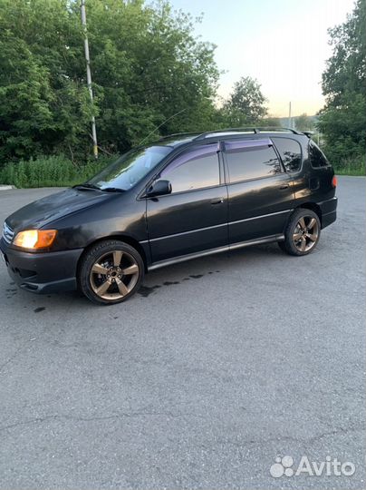 Toyota Ipsum 2.0 AT, 2000, 256 000 км