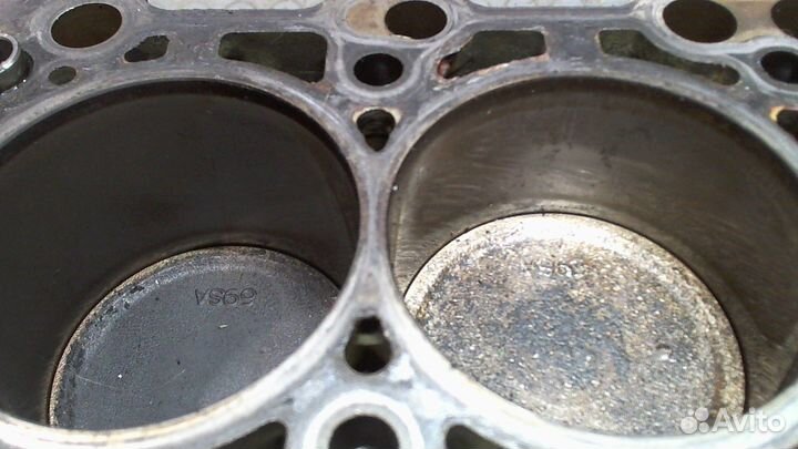 Блок цилиндров Mitsubishi Outlander, 2004