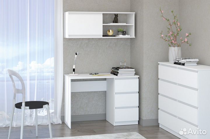 Письменный стол с полкой