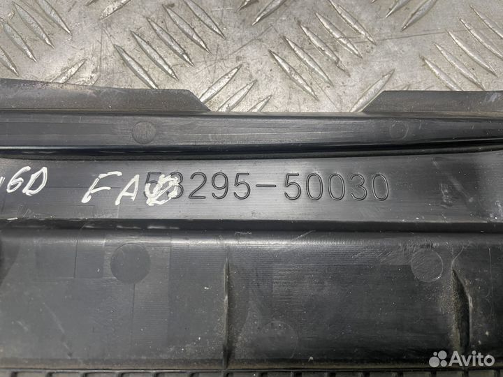 Накладка замка капота Lexus LS 460 / 600 (4)