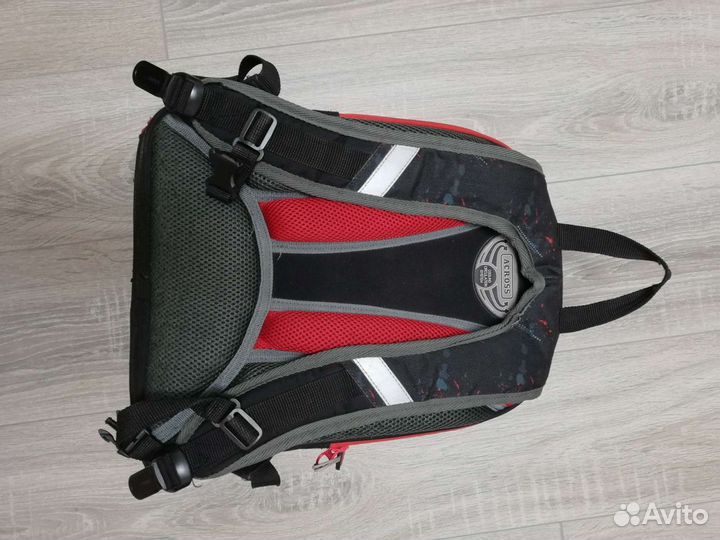 Школьный рюкзак across