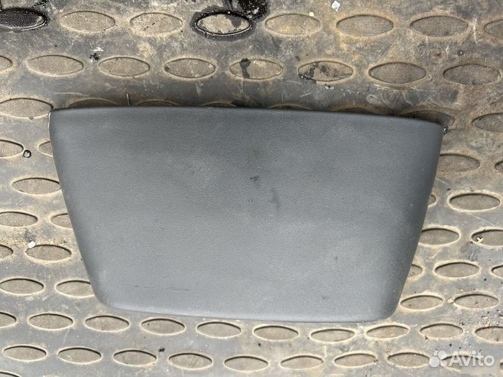 Кожух рулевой колонки Nissan Almera G15