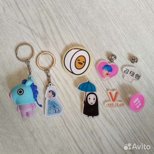Значки пины брелки бтс аниме
