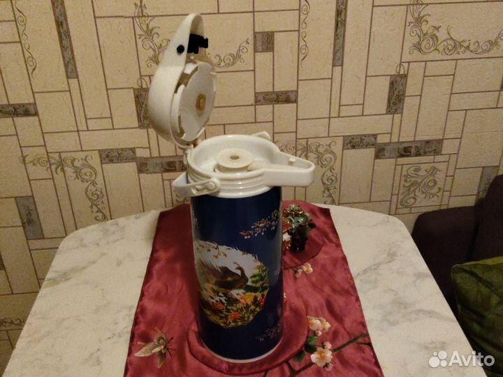 Термос китайский с помпой ретро