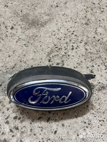 Эмблема Ford Focus 2006 4M518216AA 2