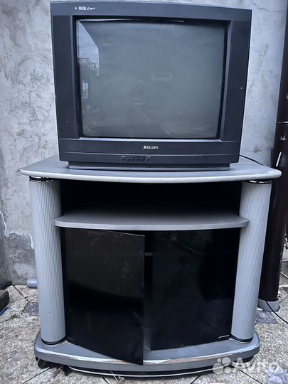 Телевизор и тумба