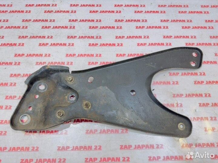 Крепление балки переднее левое Subaru Outback BT