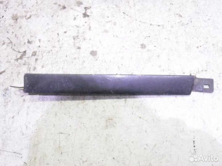 Накладка под левую фару Mercedes W124 E