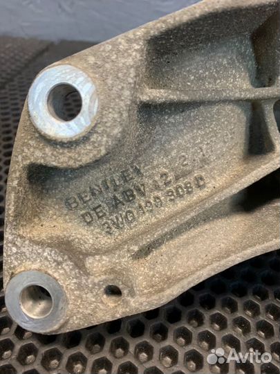 Кронштейн опоры двигателя правый Bentley