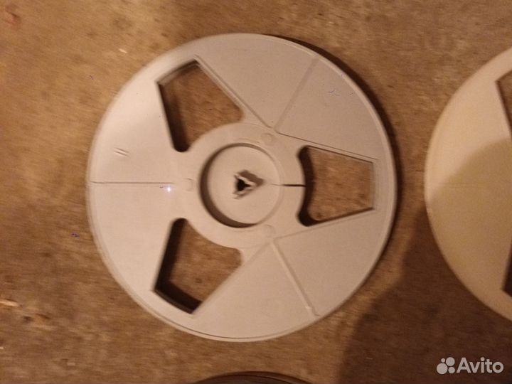 Магнитная лента катушки пустые. 22см 750м