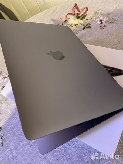 Apple MacBook Pro 13 256gb полный комплект