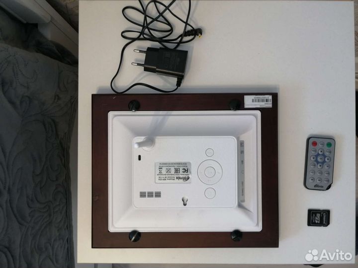 Цифровая фоторамка новая. Цвет тёмное дерево