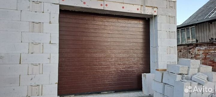 Секционные гаражные ворота Alutech