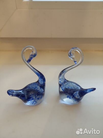 Новая пара лебедей из стекла