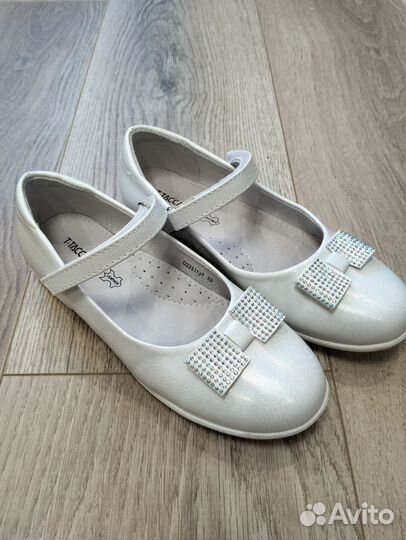 Туфли детские белые