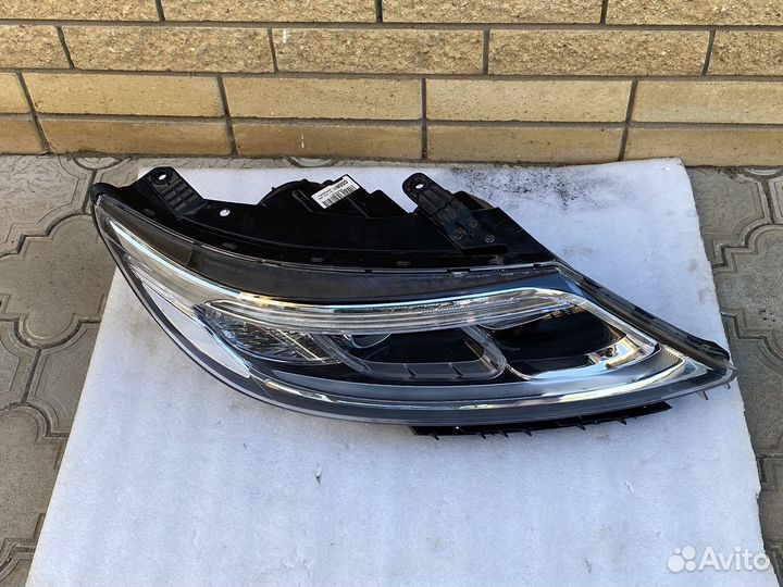 Фара правая галоген KIA Sorento 2 рестайлинг LED