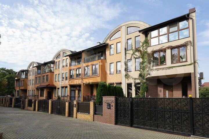 Таунхаус 271,3 м² на участке 1,6 сот.