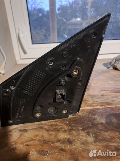 Зеркало правое киарио3