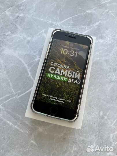 iPhone SE, 128 ГБ