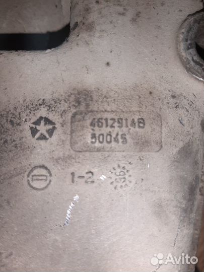 Кронштейн двигателя Dodge Caravan 3