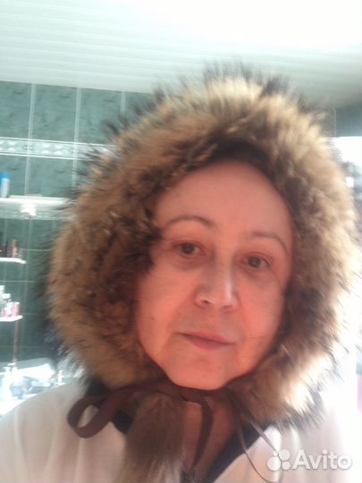 Шапка из меха лисы капором на завязках