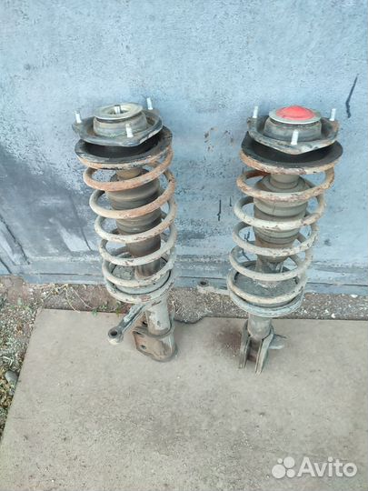 Стойка амортизатора с опорным