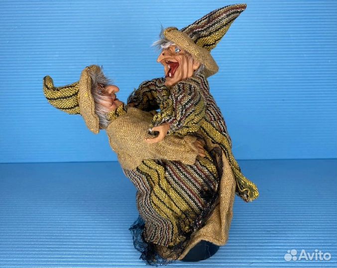 Баба яга Интерьерная Танцует Зловеще смеётся