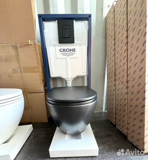 Инсталляция Grohe с черной клавишей смыва