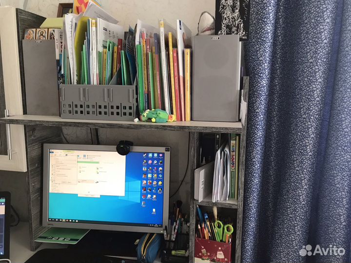 Монитор benq и другие аксессуары: 2 колонки и т.д