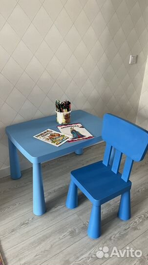 Столик и стульчик для детей IKEA