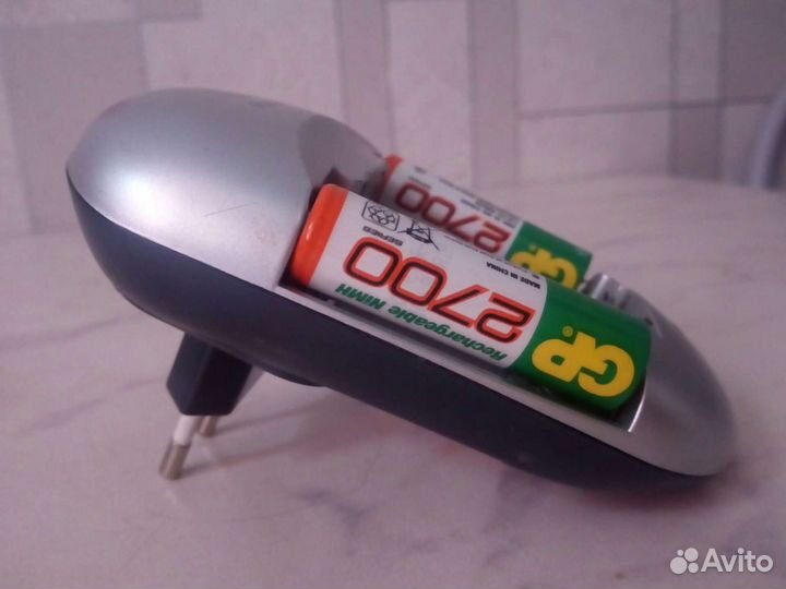 Зарядное устройство для пальчиковых аккумуляторов