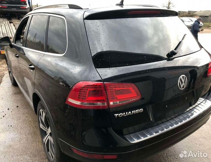 VW Touareg 7P 2014 г по запчастям