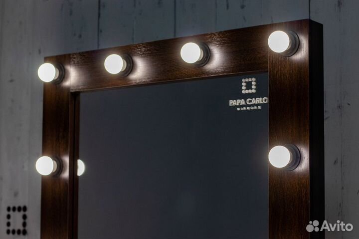 Гримерное зеркало с лампочками