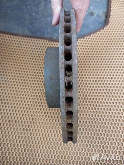 Тормозной диск на subaru legasy BE5 и Bh