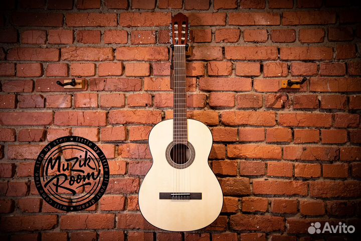 Классическая гитара 4/4 с чехлом Cort AC100-wbag