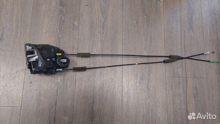 Замок двери задний левый Toyota Camry XV40