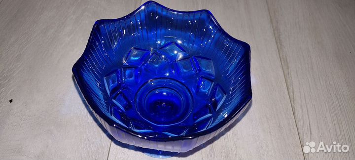 Конфетница на ножке синее стекло