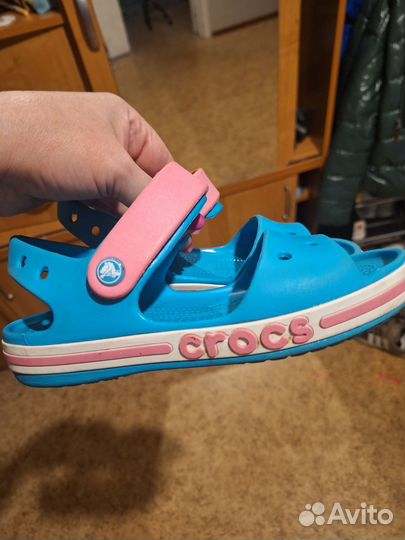 Сандалии crocs j2