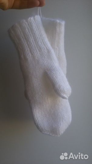Варежки белые