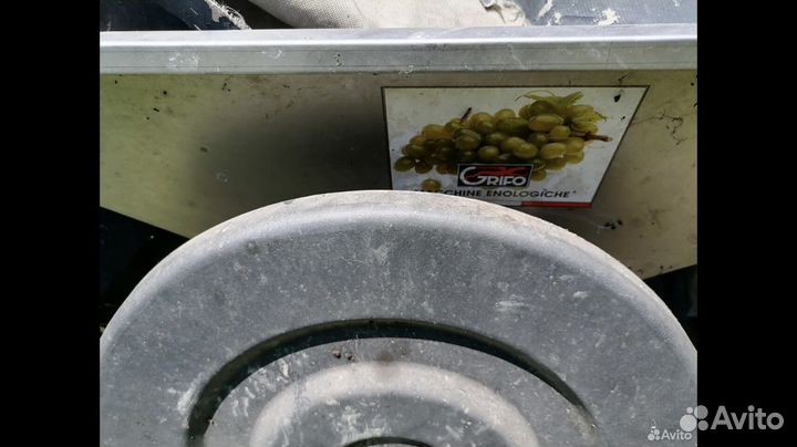 Дробилка, давилка для винограда