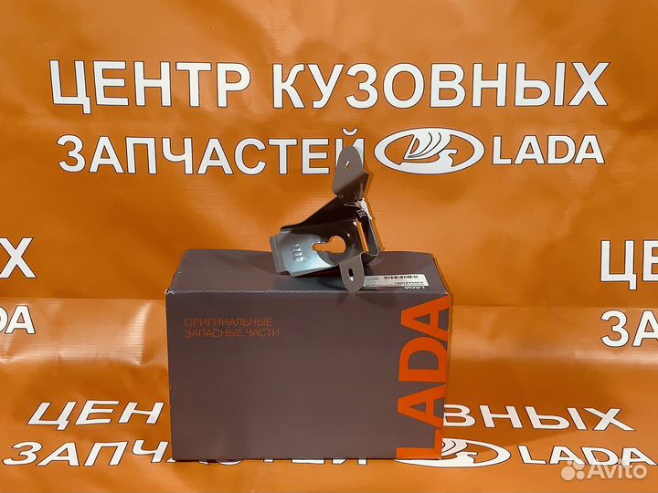 Кронштейн переднего буфера капота правый granta