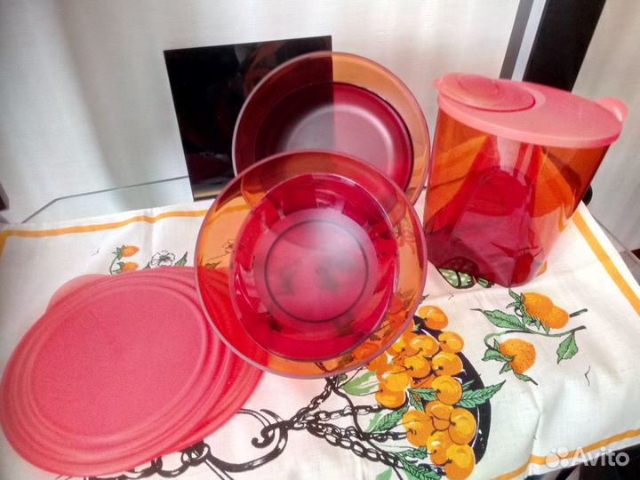 Салатники с крышкой Tupperware