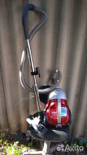 Пылесос Lg-1600, 400вт тяга, колба,комплект,идеал