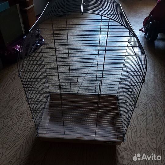 Клетки и аксессуары для попугая и грузына