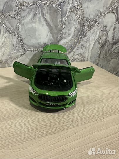 Металлическая машина BMW