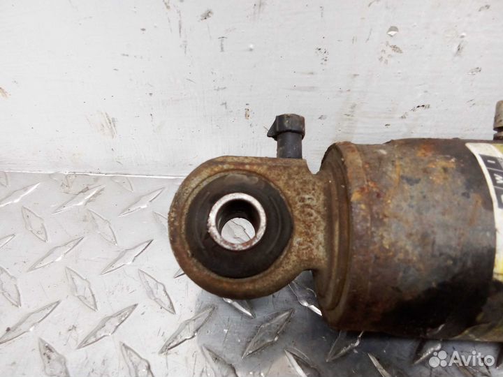 Амортизатор задний правый GMC Yukon