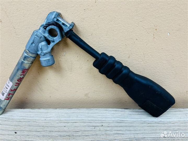 Ответная часть ремня безопасности передняя левая