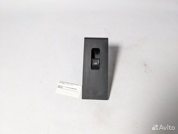 Кнопка стеклоподъемника задняя правая Skoda Rapid